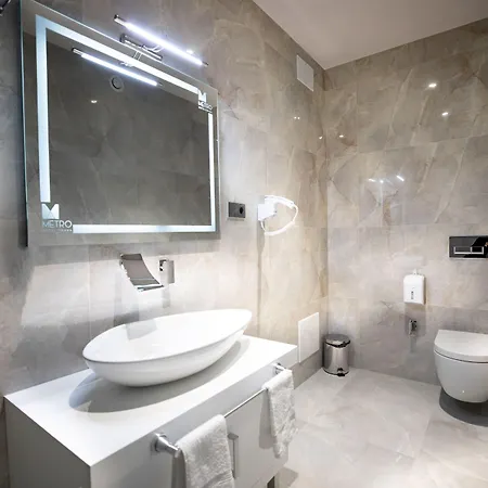 Metro 4* Тирана