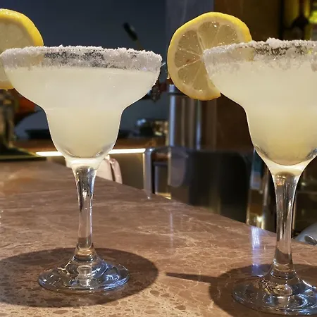 Metro 4* Тирана