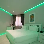 Metro ホテル 4*