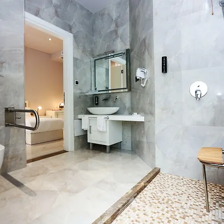 Metro Hotel 4*