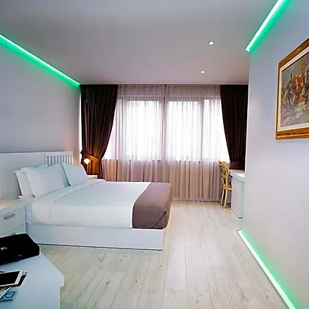 Metro Hotel