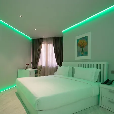 Metro Hotel 4*