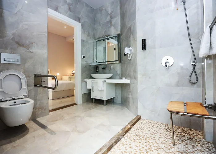 Metro Hotel 4*